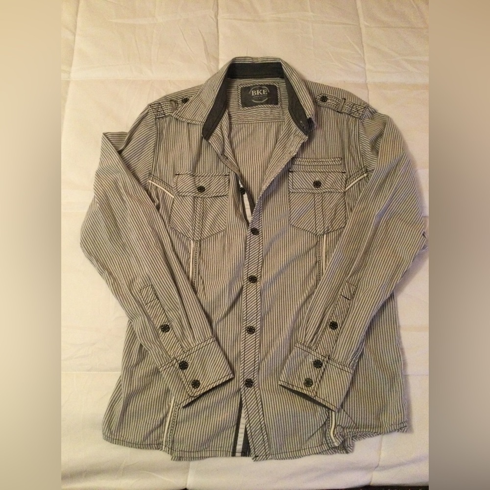 BKE/men’s LS Stripped grayish/black shirt size L athletic fit